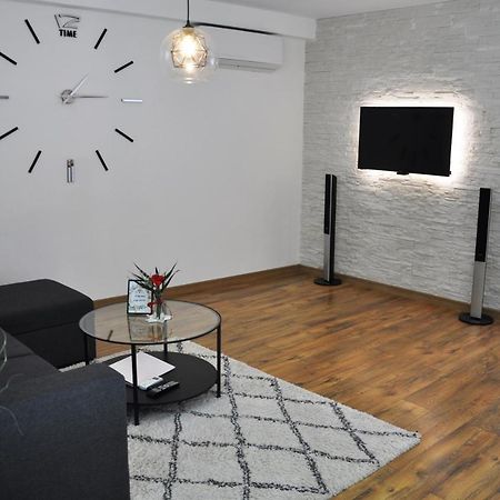 Lux Apartment Πάζαρτζικ Εξωτερικό φωτογραφία